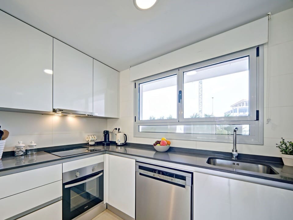Kitchen Sink, Sink, Cabinetry, Property, Tap, Countertop, Window, Building, Kitchen Stove, Architecture