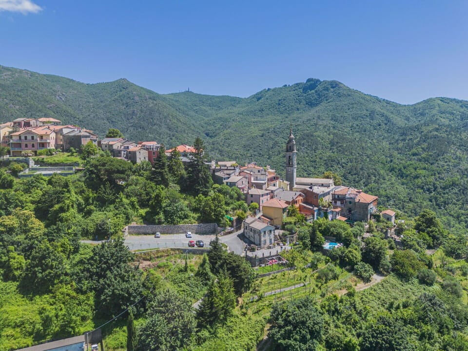 Sky, Mountain, Natural Landscape, Building, Tree, Highland, Residential Area, Neighbourhood, Real Estate, City
