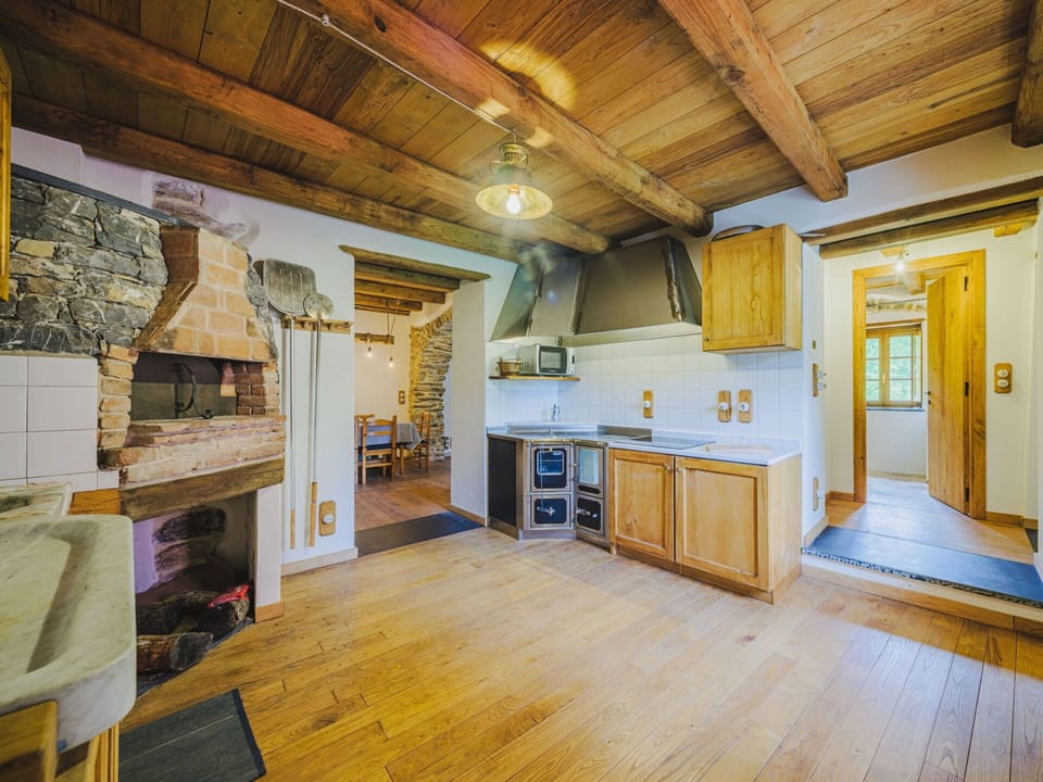 Property, Cabinetry, Couch, Wood, Interior Design, Living Room, Kitchen, Floor, Flooring, Beam