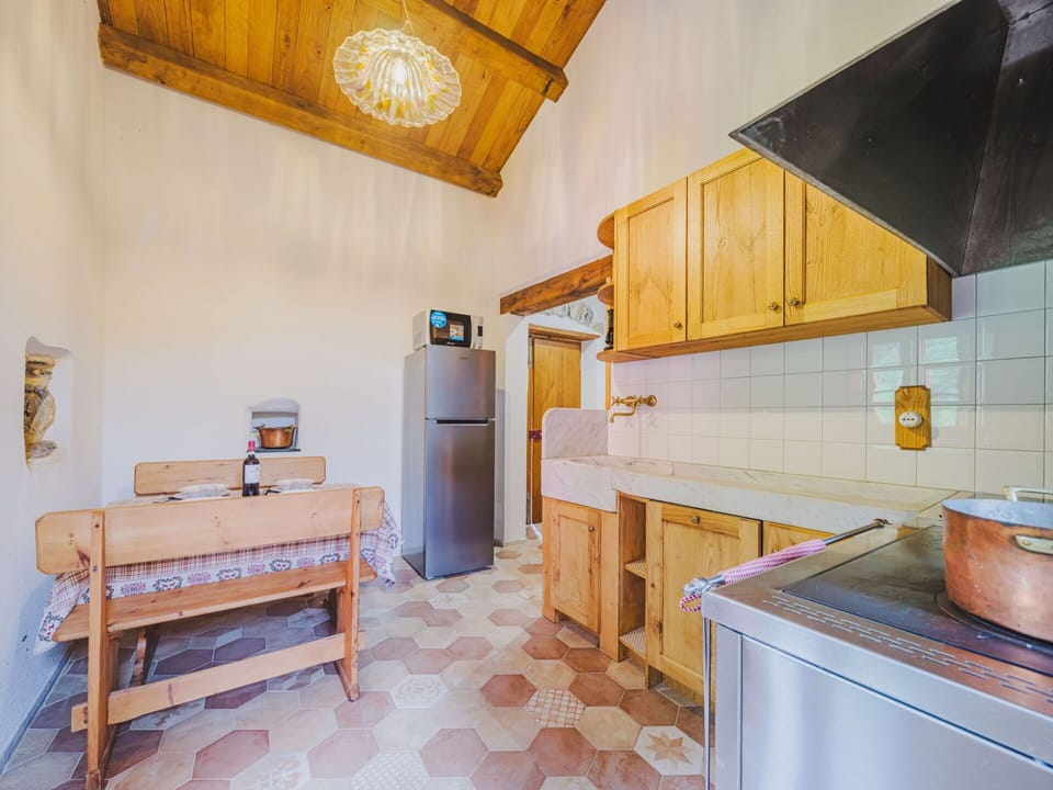 Cabinetry, Property, Furniture, Building, Drawer, Wood, Countertop, Kitchen Appliance, Architecture, Interior Design