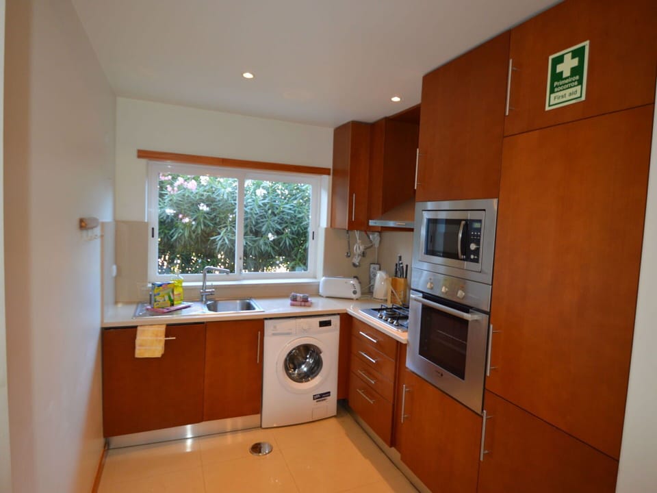 Cabinetry, Countertop, Property, Kitchen Appliance, Sink, Kitchen Stove, Kitchen, Kitchen Sink, Home Appliance, Wood