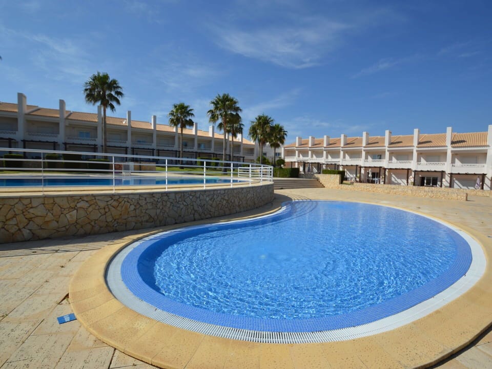 Water, Sky, Cloud, Azure, Building, Tree, Swimming Pool, Urban Design, Leisure, Aqua