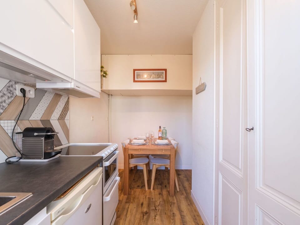 Cabinetry, Property, Countertop, Wood, Lighting, Interior Design, Kitchen Appliance, Kitchen, Kitchen Stove, Wood Stain