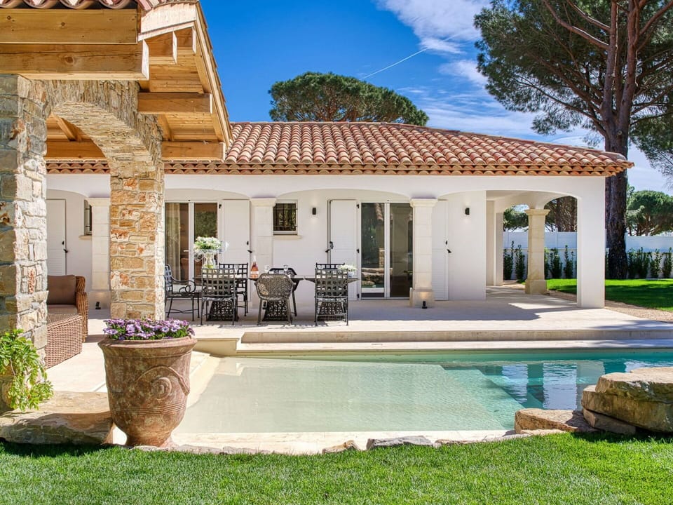 Plant, Sky, Property, Building, Azure, Blue, Tree, House, Leisure, Residential Area