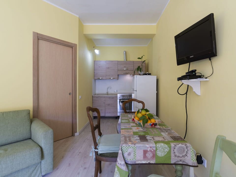 Property, Furniture, Table, Building, Interior Design, Couch, Comfort, Door, Floor, Flooring