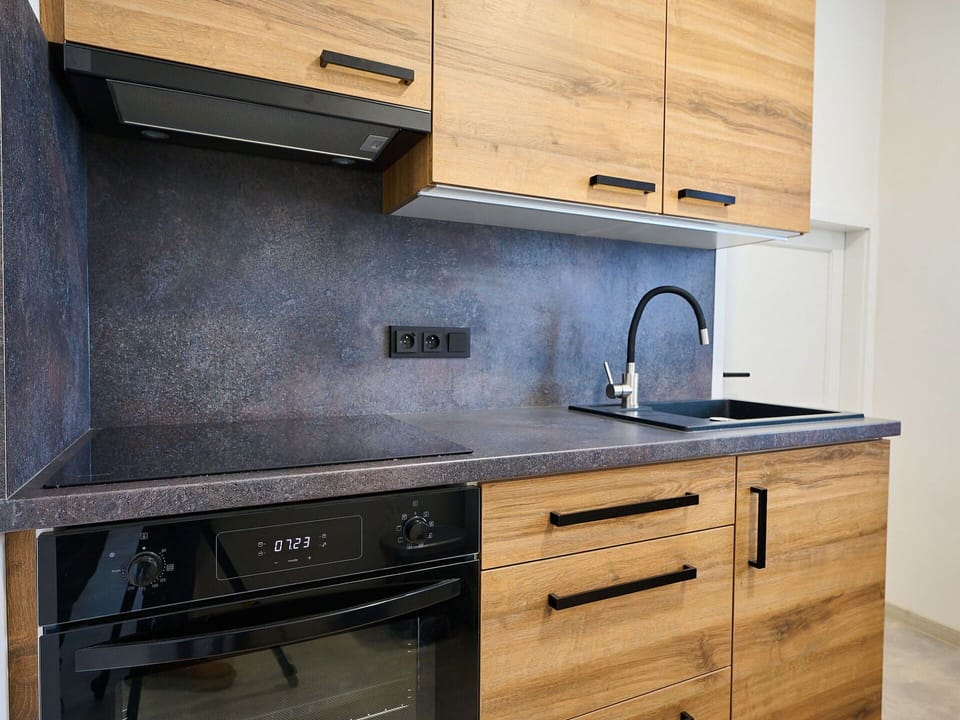 Cabinetry, Countertop, Property, Kitchen Sink, Sink, Tap, Black, Kitchen Stove, Kitchen, Wood