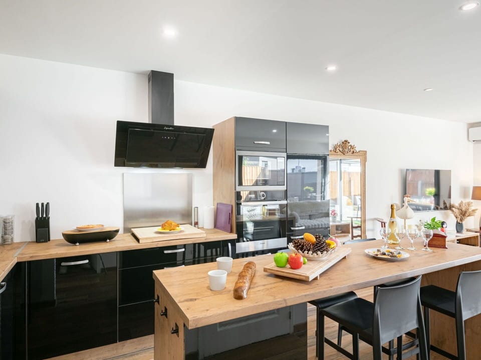 Table, Countertop, Furniture, Cabinetry, Kitchen, Wood, Kitchen Appliance, Flooring, Floor, Building