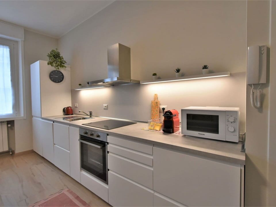 Cabinetry, Property, Countertop, Window, Kitchen, Sink, Kitchen Stove, Drawer, Wood, Lighting