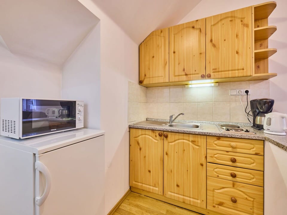 Cabinetry, Property, Countertop, Building, Sink, Wood, Kitchen, Lighting, Kitchen Sink, Interior Design