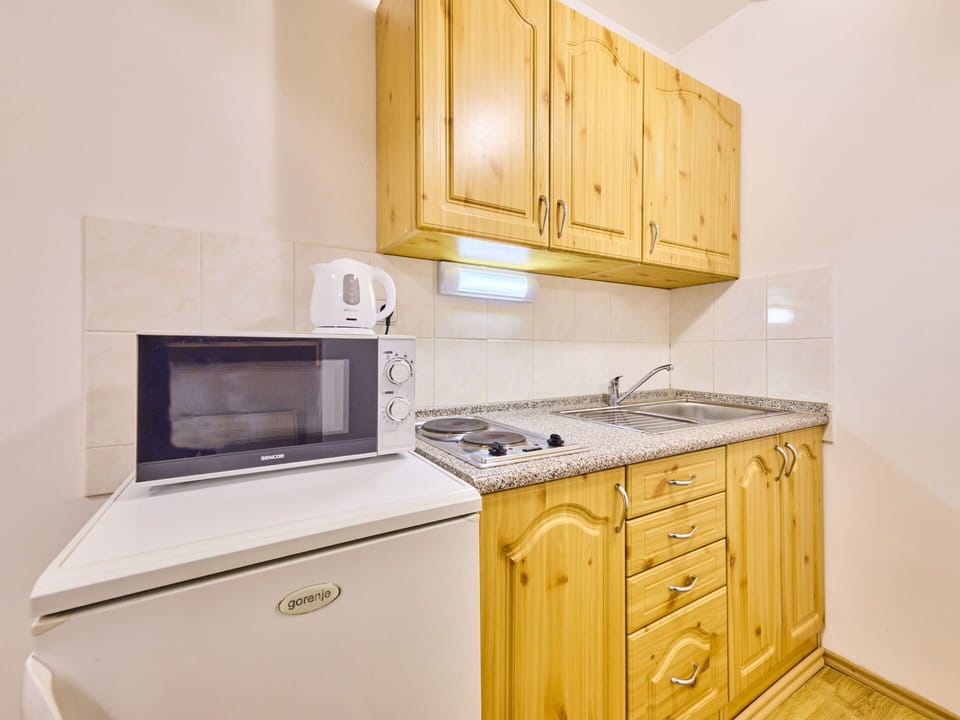 Cabinetry, Building, Countertop, Furniture, Property, Kitchen Appliance, Kitchen, Kitchen Stove, Wood, Home Appliance