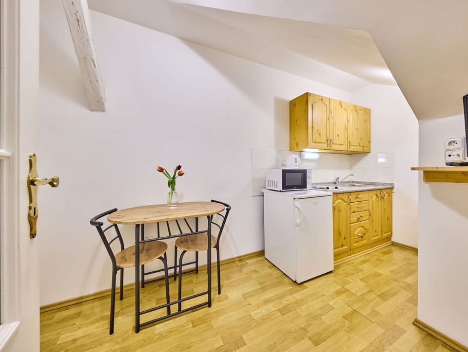 Furniture, Cabinetry, Countertop, Property, Wood, Table, Building, Lighting, Interior Design, Kitchen Stove