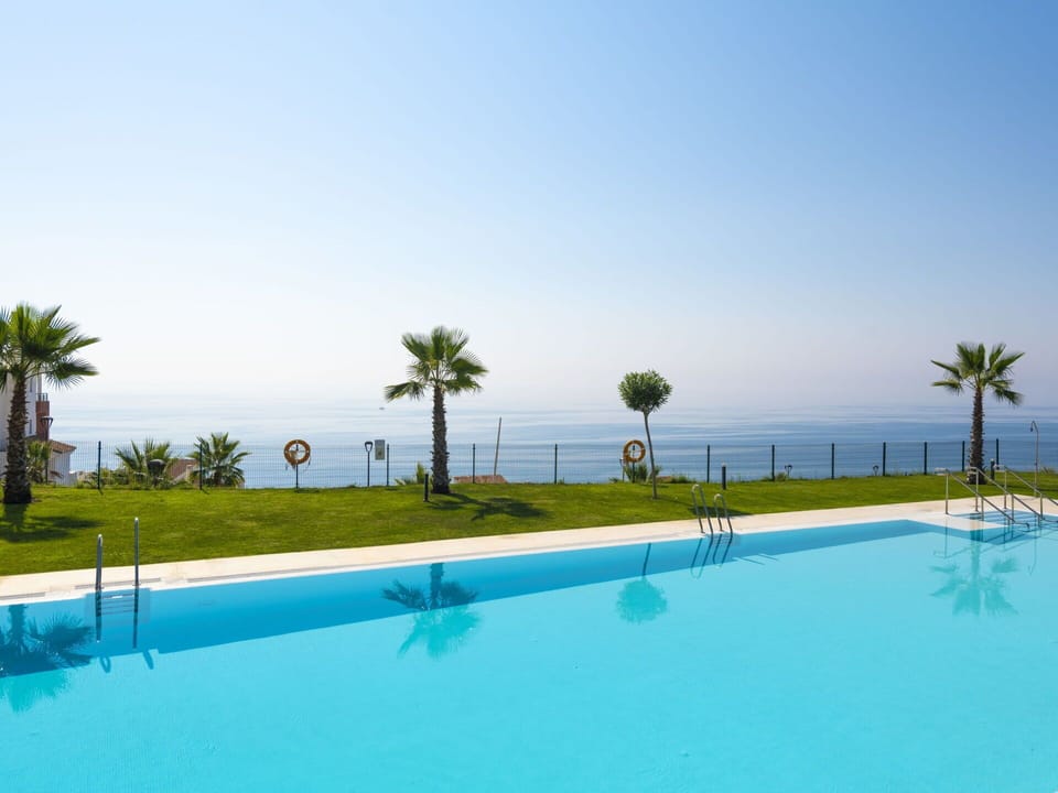 Plant, Water, Cloud, Sky, Building, Swimming Pool, Tree, Shade, Urban Design, Leisure