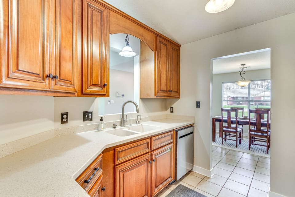 Kitchen | Blender | Trash Bags/Paper Towels