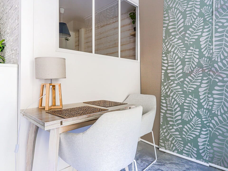 Property, Furniture, Plant, Wood, Lighting, Rectangle, Interior Design, Floor, Chair, Flooring
