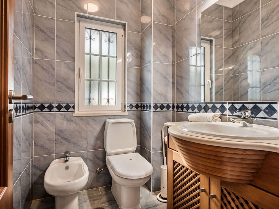 Plumbing Fixture, Property, Window, Bathroom, Toilet Seat, Interior Design, Toilet, Purple, Architecture