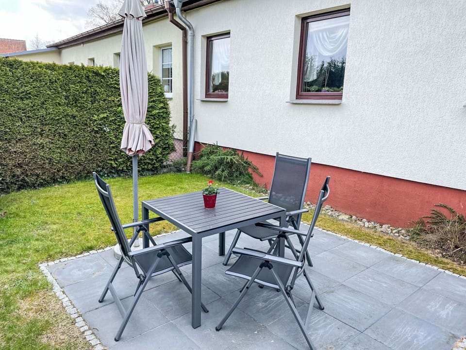 Plant, Furniture, Property, Window, Building, Table, Outdoor Table, Chair, Outdoor Furniture, Wood