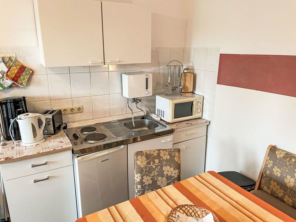 Cabinetry, Sink, Countertop, Kitchen Appliance, Wood, Gas Stove, Home Appliance, Kitchen Stove, Kitchen, Kitchen Sink