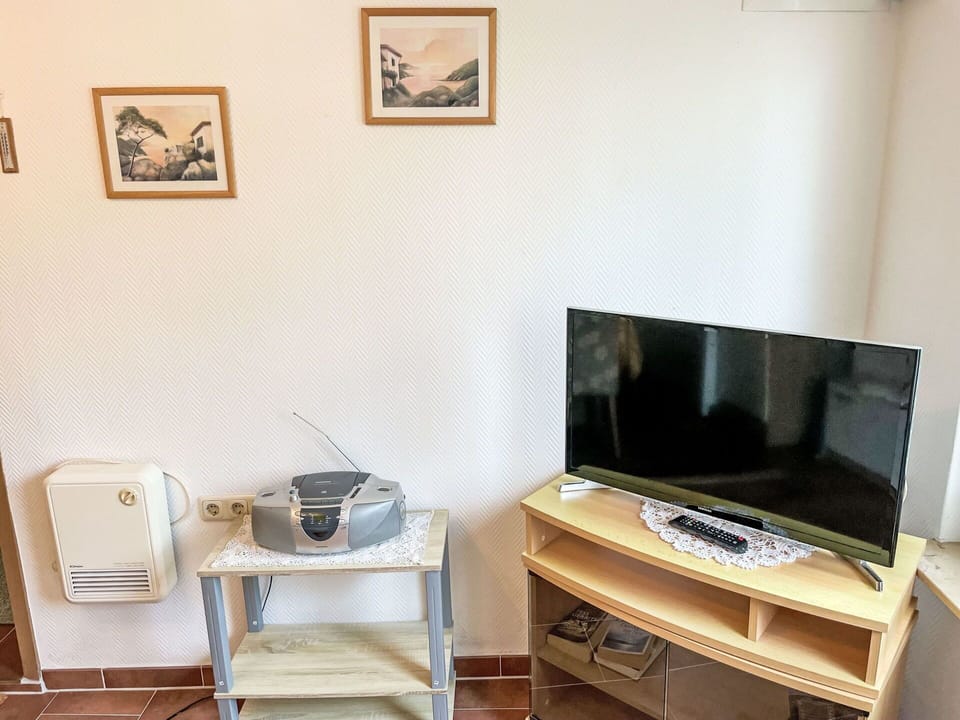 Property, Furniture, Picture Frame, Wood, Interior Design, Floor, Home Appliance, House, Building, Television
