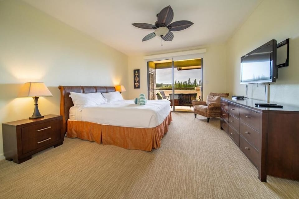 Bedroom with 1 Queen bed