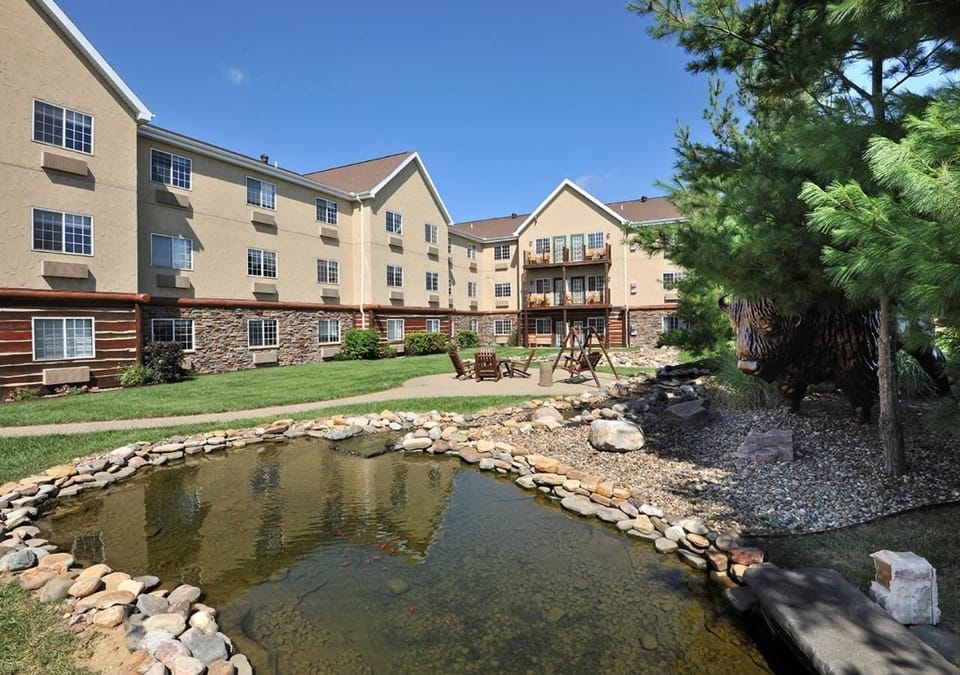 Stroll the landscaped paths and enjoy the sunny waterside lawn.