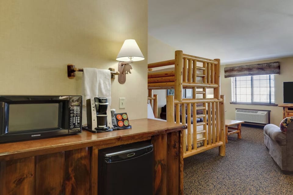 Start mornings with in-room coffee, mini-fridge, and snacks.