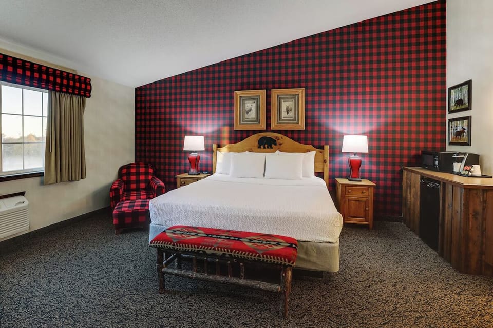 Sink into crisp linens and restful lodge-style warmth.