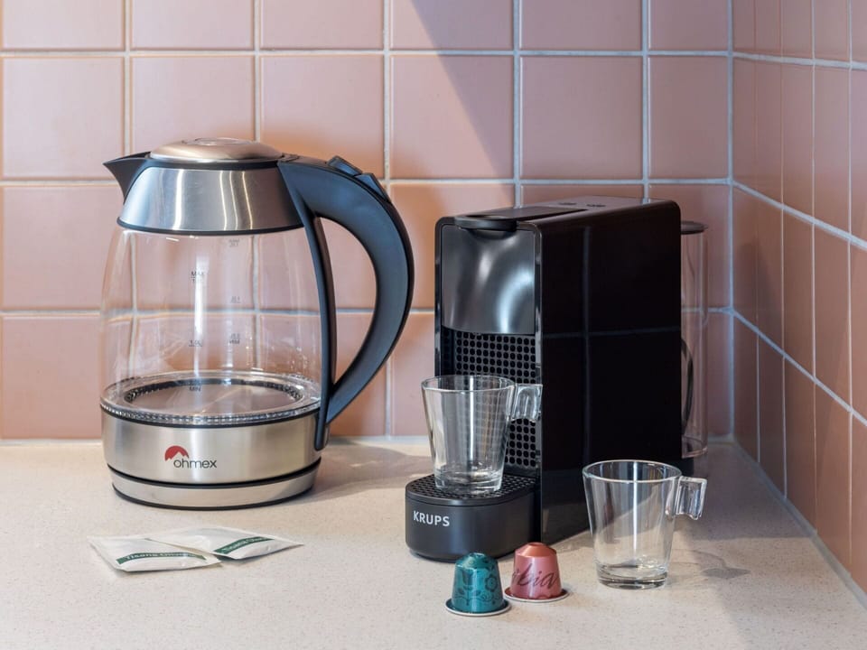 Kitchen Appliance, Drip Coffee Maker, Drinkware, Material Property, Home Appliance, Gas, Kitchen, Countertop