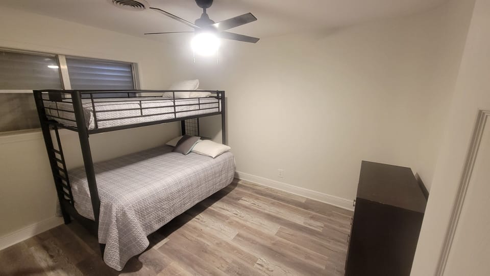 4th bedroom full bottom , twin on top