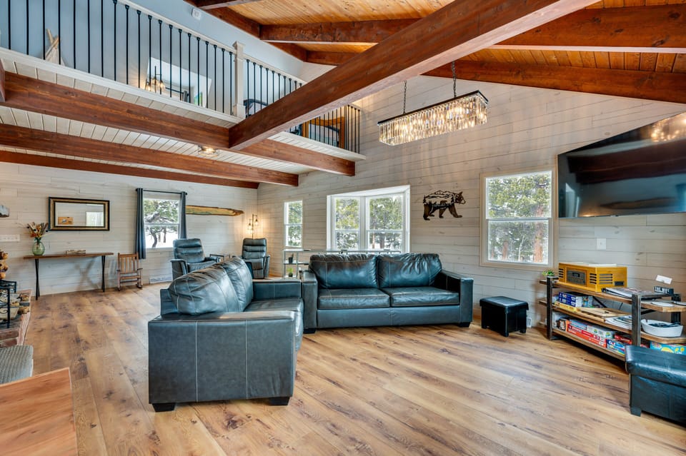 Allenspark Vacation Rental | 3BR | 3.5BA | Stairs to Enter | 1,705 Sq Ft