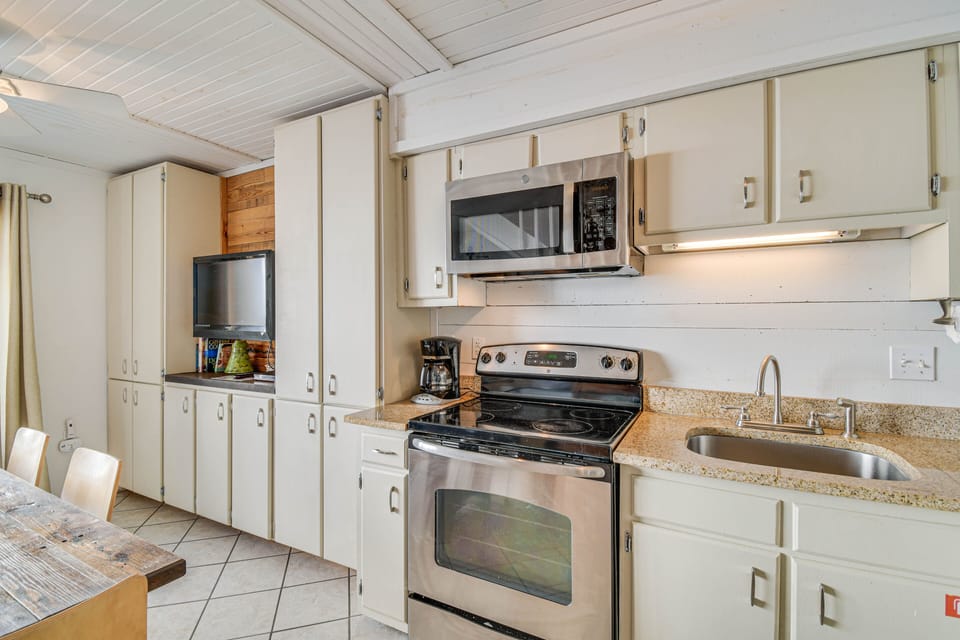Kitchen | 1st Floor | Toaster Oven | Dishwasher