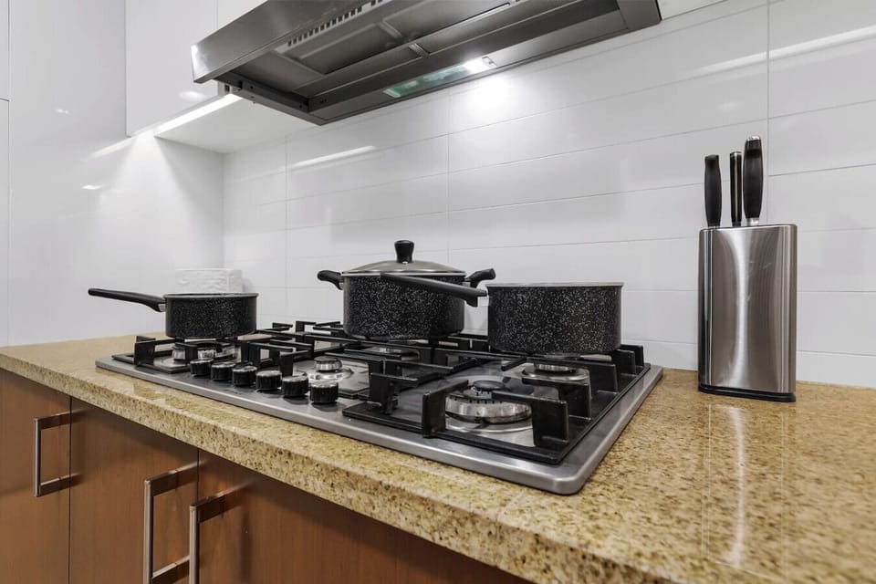 Kitchen: Unleash your inner chef in this modern kitchen with sleek appliances and stylish decor!