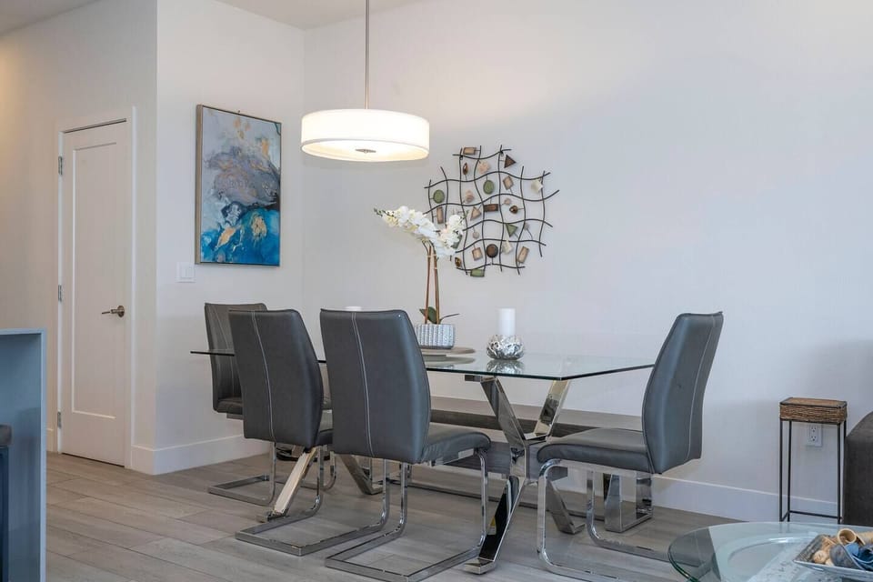 An elegant and rustic style, our dining area is perfect for quality time with your loved ones, while you prepare the most delicious plate at out equipped kitchen.