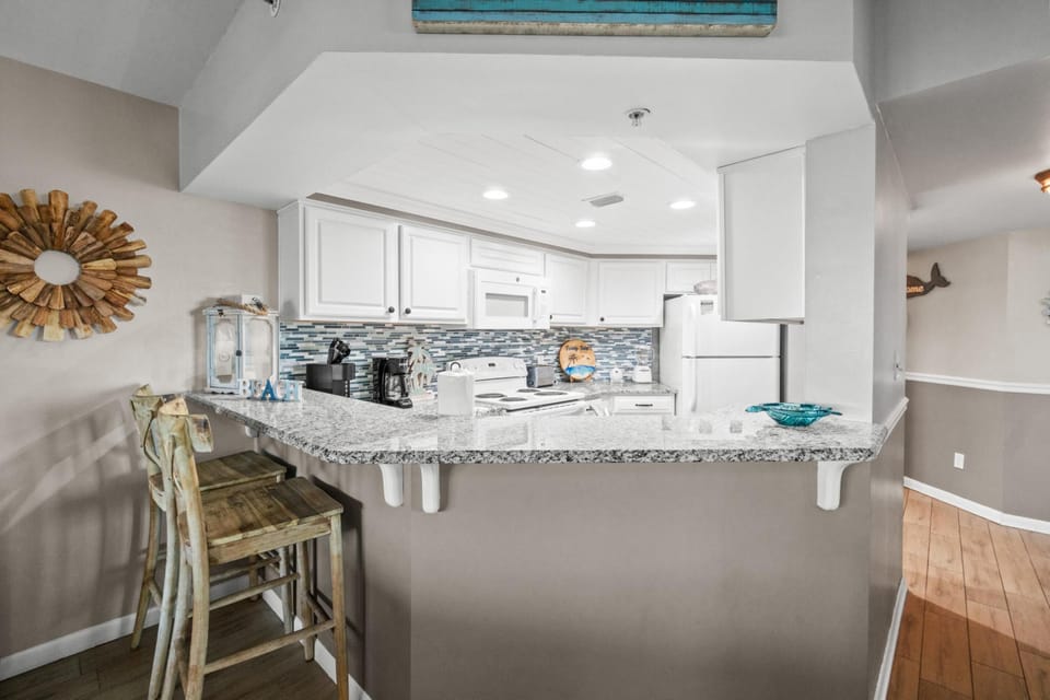 Kitchen with Breakfast Bar