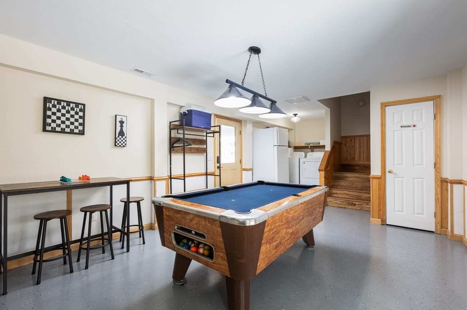 Game Room & Laundry