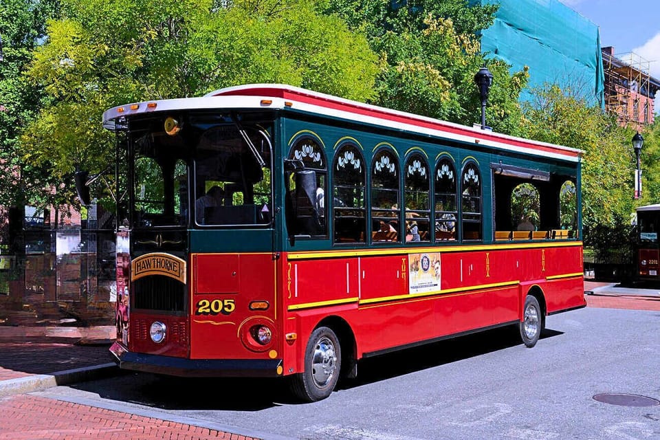 Explore Salem this winter on the Salem Trolley—easy stops, crisp seasonal vibes, and stories that bring the city’s rich history to life at your own pace! ❄️🚋