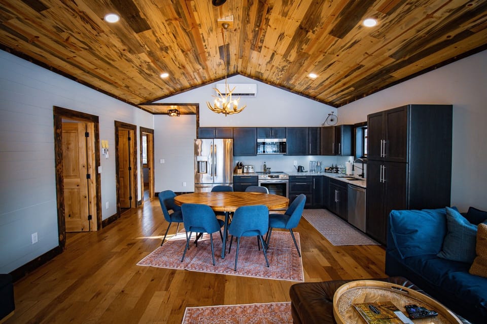 Kitchen & Dining room