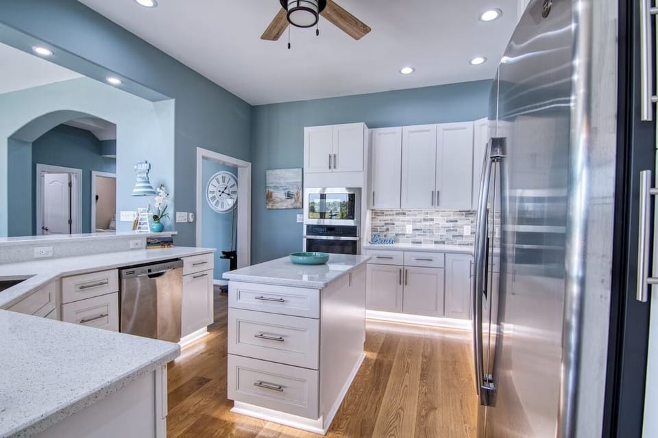 Oven and microwave