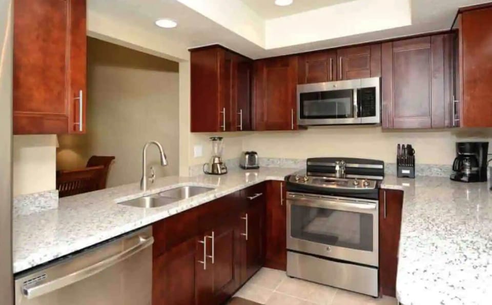 Do you like to cook?  This is a perfect kitchen to enjoy your local treats.