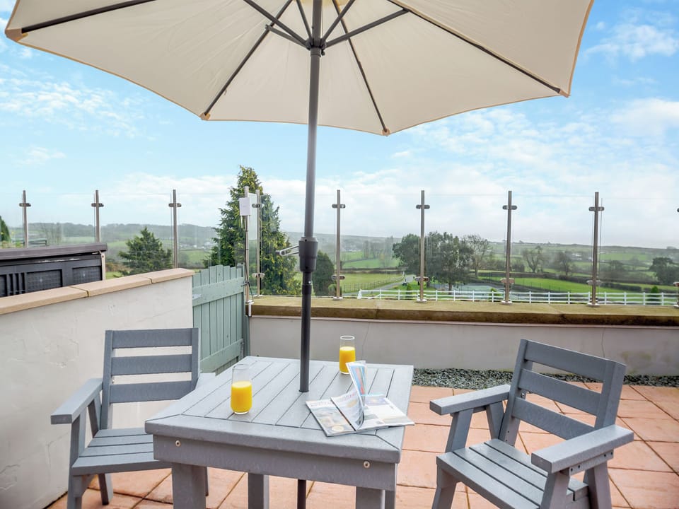 Sitting-out-area | Bwthyn Hudol Bach - Llwynhudol Vineyard Cottages, Pwllheli