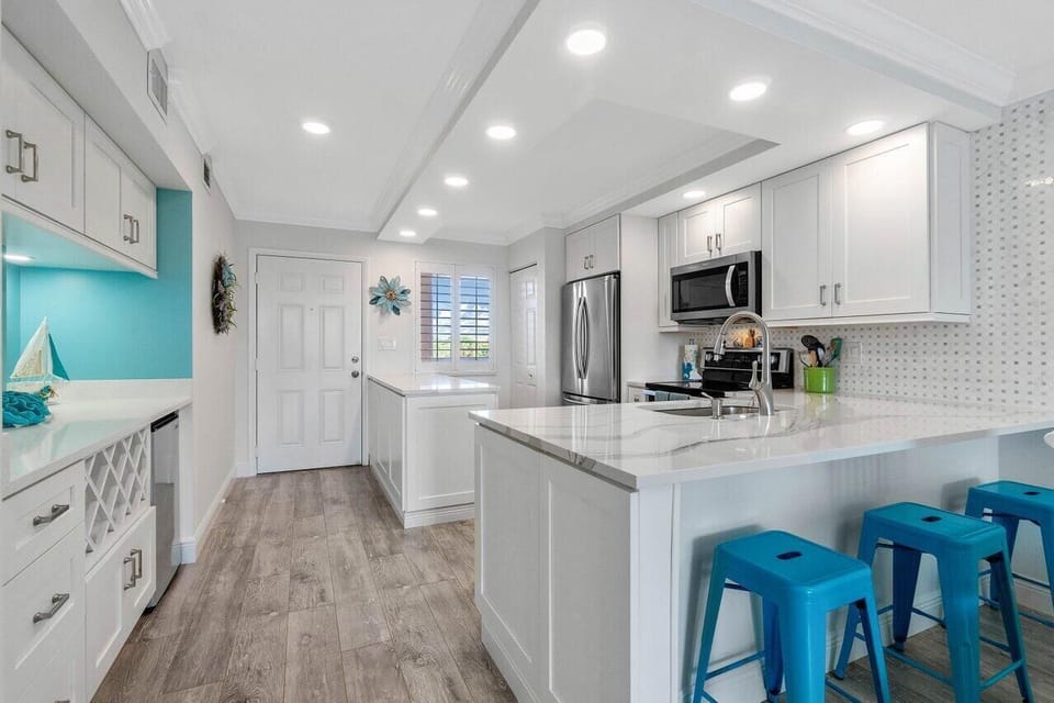 Kitchen & Entrance Way