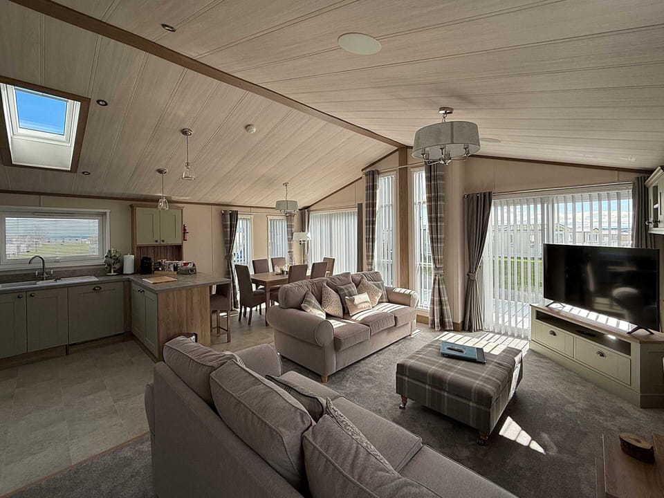 Living Room / Lounge