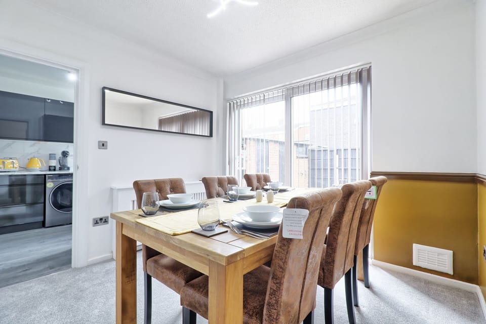 Dining room patio doors leading to garden