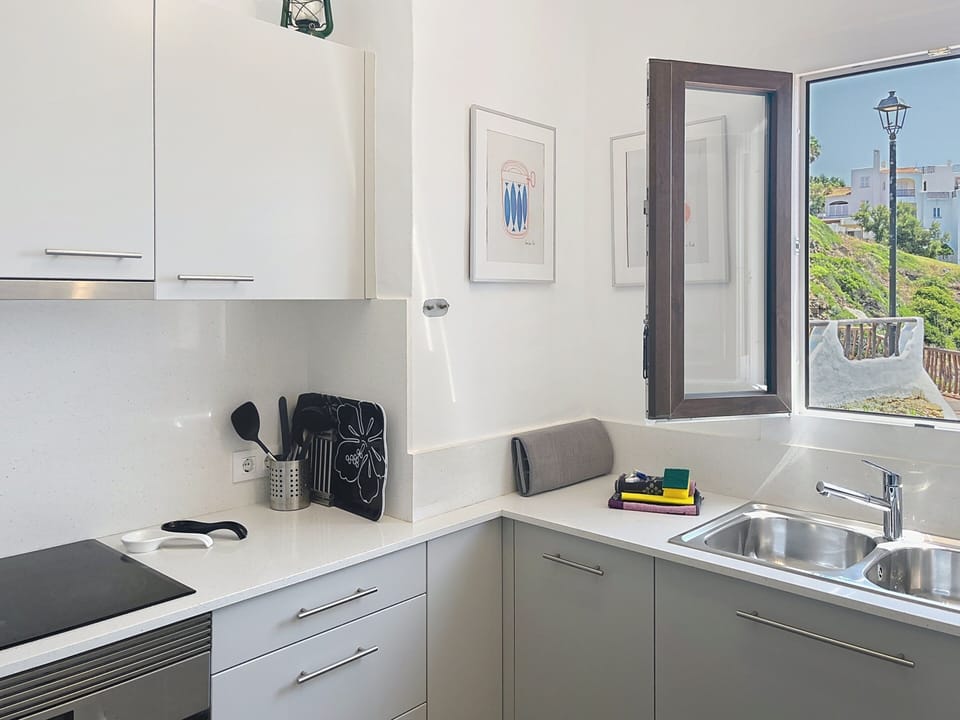 Modern kitchen with dishwasher, hob and oven