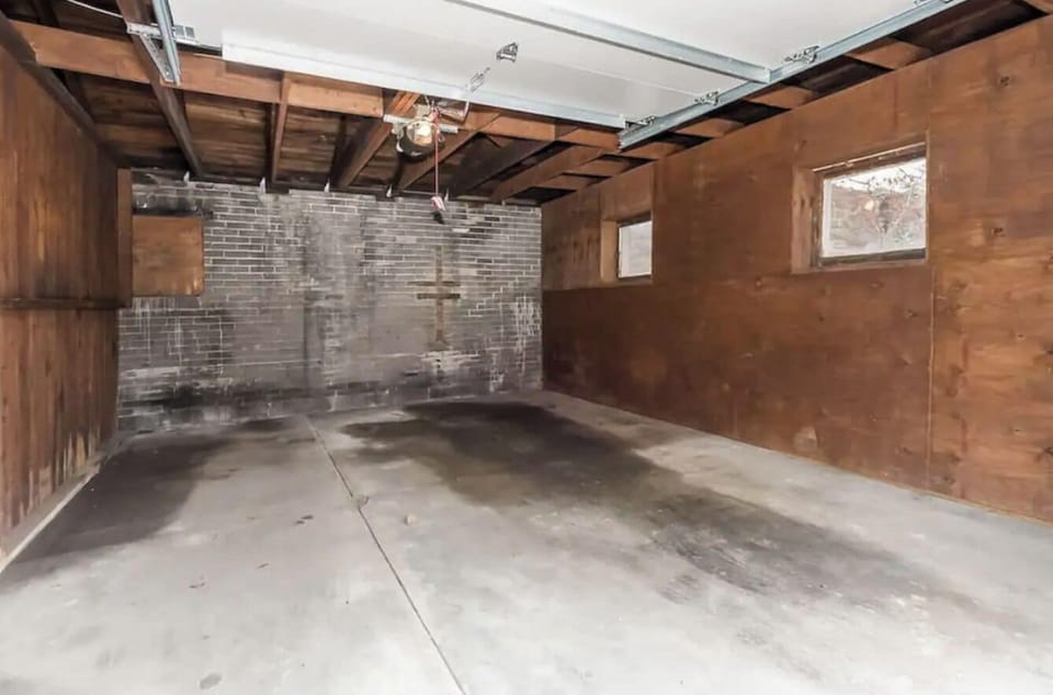 Private & free access to locked garage parking 