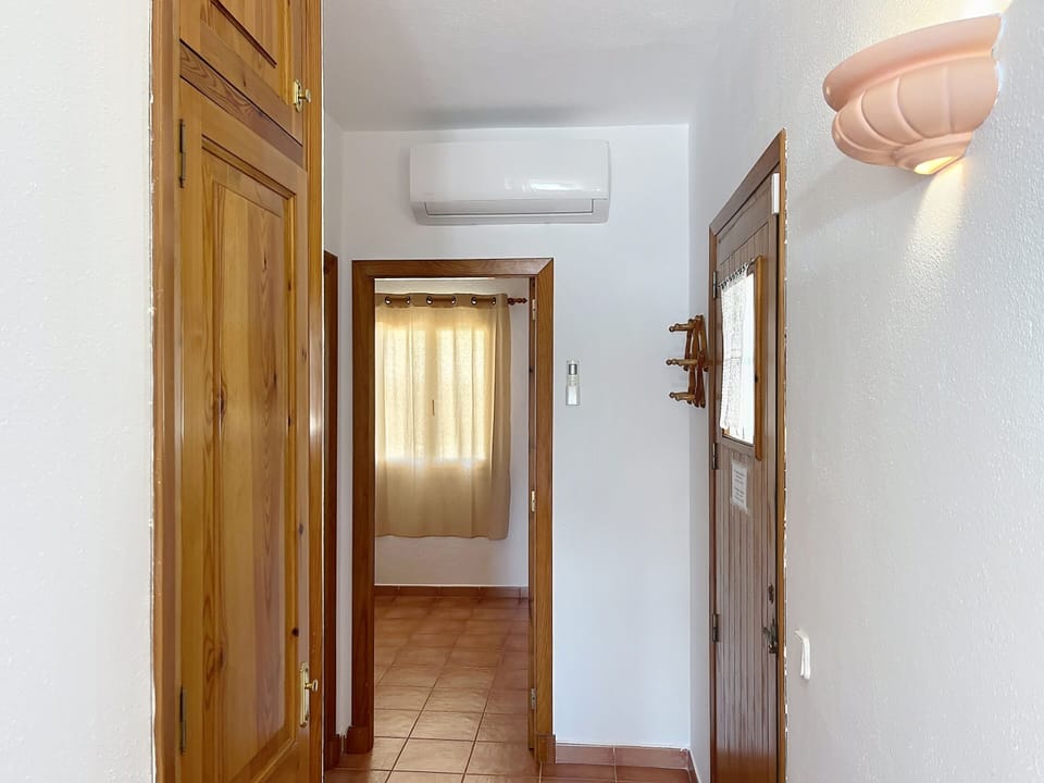 Main entrance and corridor with air conditioning to keep the apartment cool.