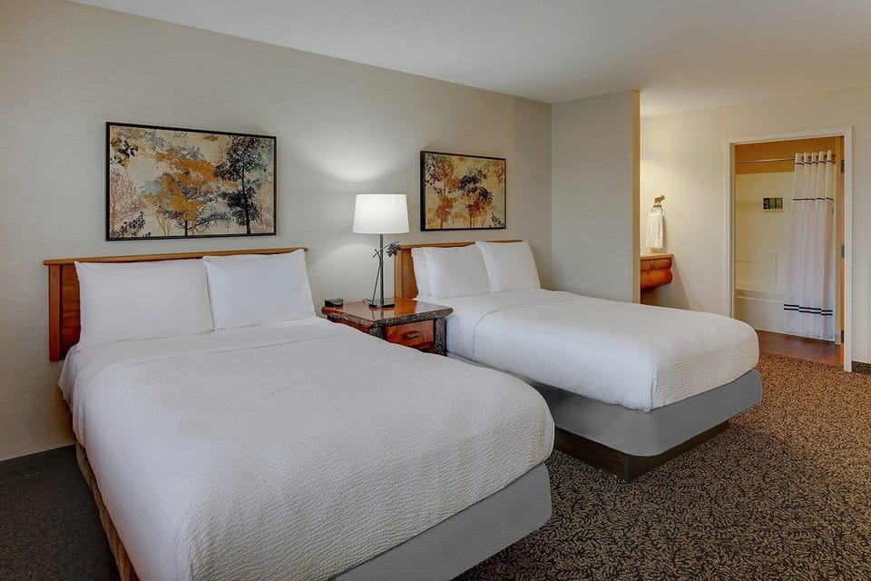 Ease into your stay with an open layout and easy bathroom access.