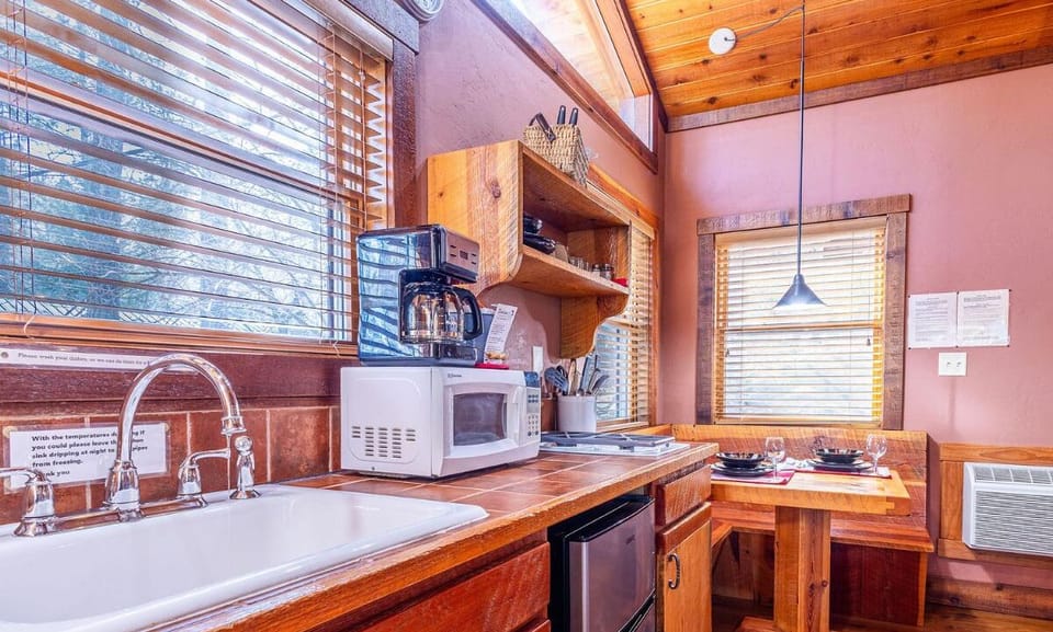 Bear Cubs Cabin is equipped with a full kitchen and a cozy dining nook for all of your cooking needs. Cook a delicious meal for your loved ones with the stove top and fill the fridge with groc