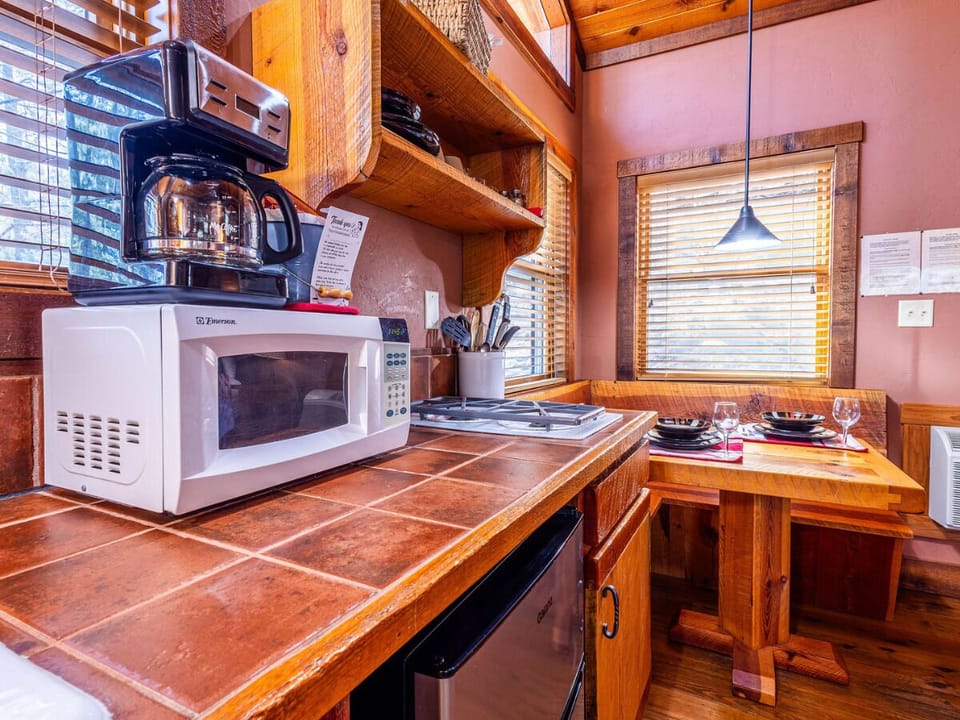 Warm up your oats and brew your morning coffee with Bear Cubs Cabin’s coffee maker and enjoy it on the viewing deck or in front of the fireplace. These amenities will make sure your stay in Be