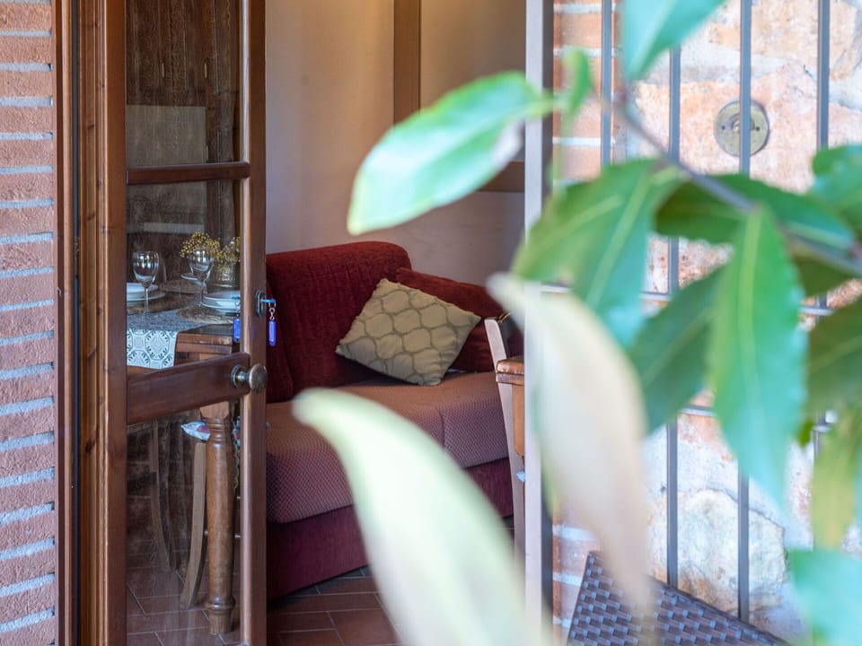 Wood, Interior Design, Terrestrial Plant, Comfort, Table, Building, Door, Plant, House, Linens