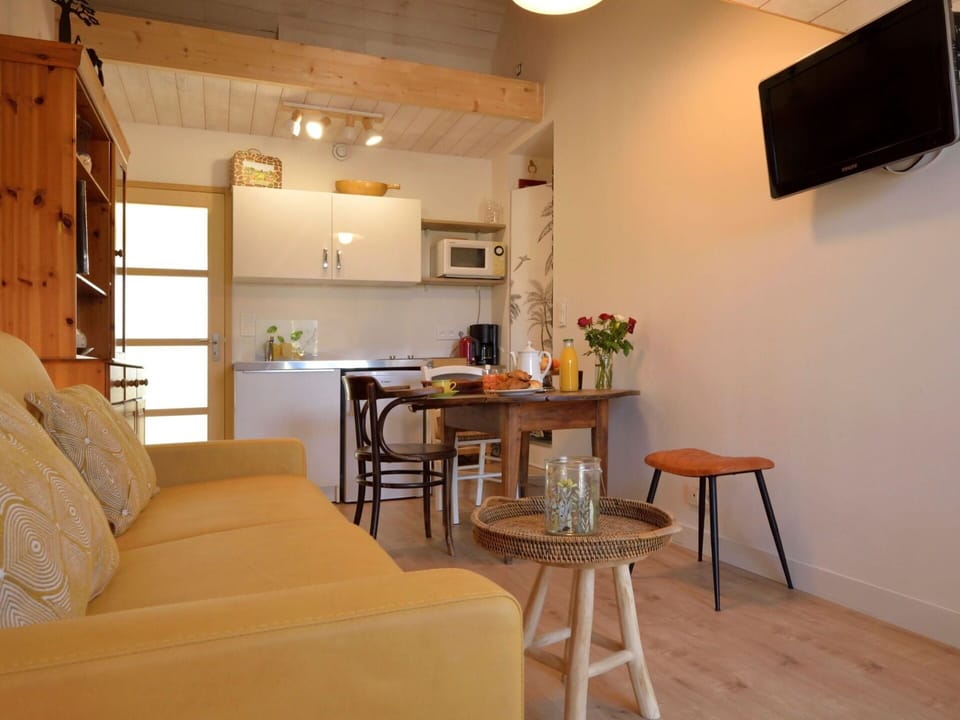 Furniture, Property, Table, Houseplant, Interior Design, Orange, Wood, Floor, Flooring, Chair